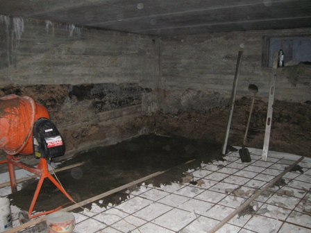 Армирование стен погреба из бетона